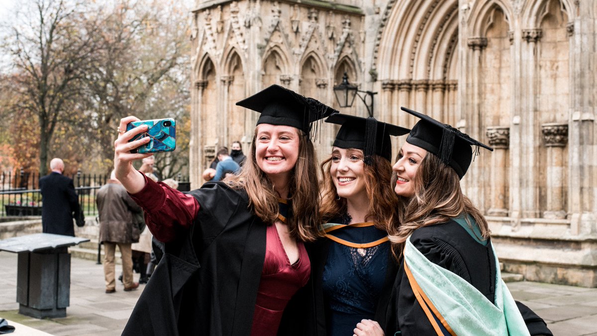 🎓Class of 2022🎓

Every year our incredible <a href="/YSJUAlumni/">YSJ Alumni</a> team coordinates our "Class of" pin badges. You get these at #graduation, a little gift from us to you.

But they need help picking the design; cast your vote for the souvenir that lasts a lifetime⬇️
app.geckoform.com/public/#/moder…