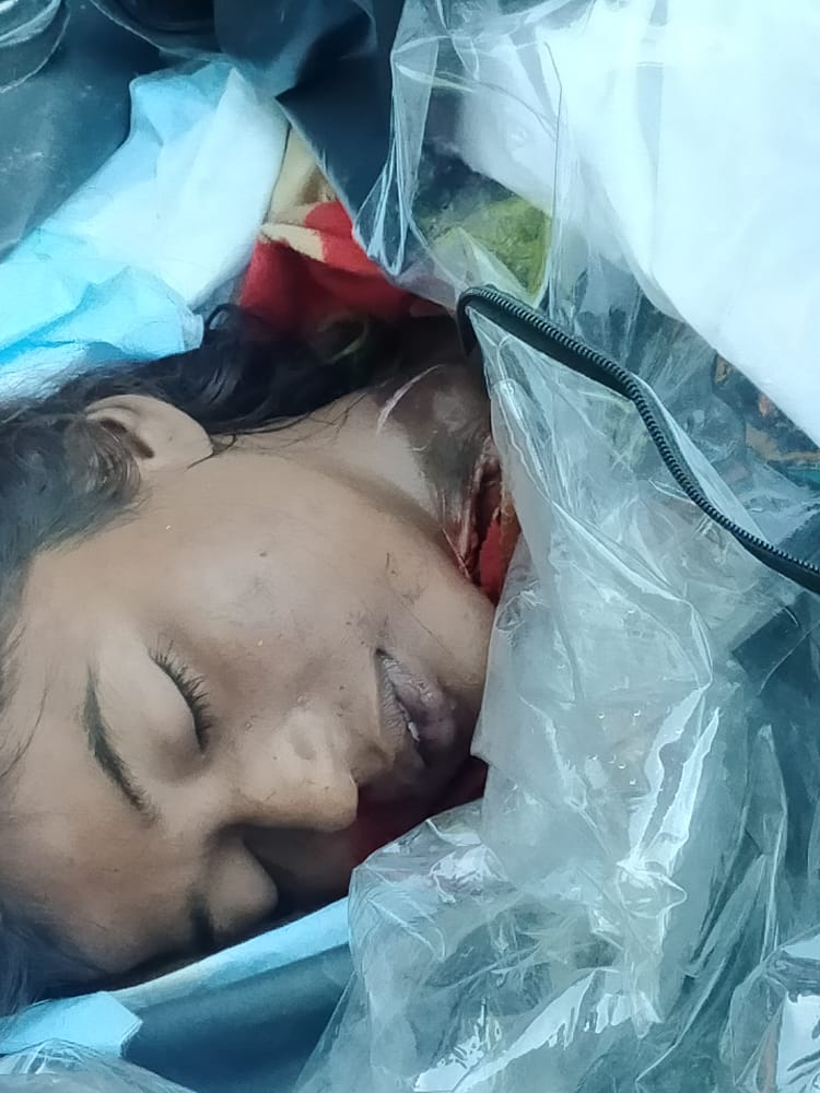 हसनगंज (उन्नाव)क्षेत्र के ग्राम चिरियारी मे 22/08/2022 की शाम शौच के लिए गई 18 वर्षीय युवती के साथ गैंगरेप किया गया बाद मे मार डाला
लड़की का नाम रीतू पुत्री स्वा. धरमराज बताया जा रहा माननीय महोदय <a href="/myogiadityanath/">Yogi Adityanath</a> बलात्कारियो पर भी लगाम लगाइये सभी बलात्कारियो को फाँसी की सजाहो