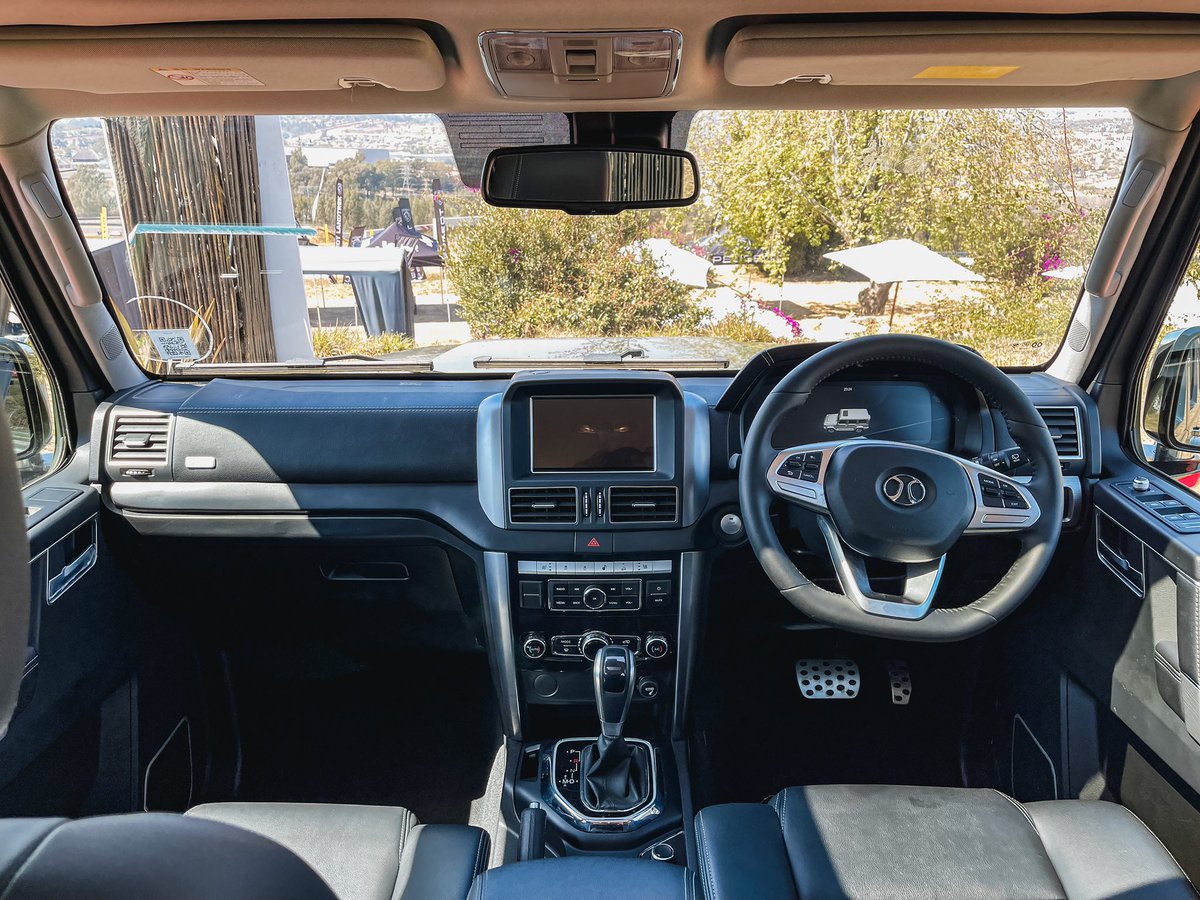 khuleonwheels's tweet photo. Inside, the @baic_sa B80 boasts a modish interior design with upmarket appointments. Some interior highlights include a 10.25-inch and an 8-inch displays, a 10-speaker audio system, a multi-functional leather steering…

#BAICB80 #BAIC #FOM2022 https://t.co/aj58fMz48Q