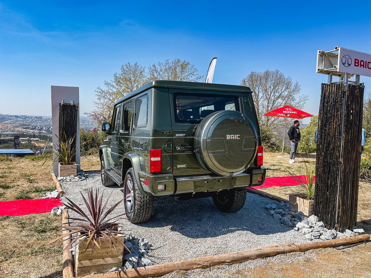 khuleonwheels's tweet photo. Inside, the @baic_sa B80 boasts a modish interior design with upmarket appointments. Some interior highlights include a 10.25-inch and an 8-inch displays, a 10-speaker audio system, a multi-functional leather steering…

#BAICB80 #BAIC #FOM2022 https://t.co/aj58fMz48Q