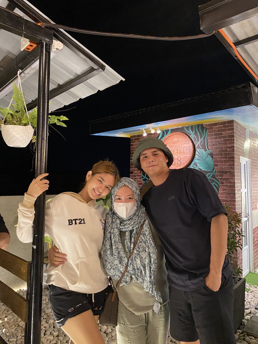 aaarima_1208's tweet photo. Napanaginipan ko lang kayo kahapon na nagkita daw tayo tapos natupad na ngayon. Grabe ang lakas ko sa taas!! 🥺🥰 I’m so happy to finally see you both @iamAndalioLoisa @iamr2alonte! Sobrang saya ko! Nanginginig pa nga! 🥶 https://t.co/ZzhIstigME