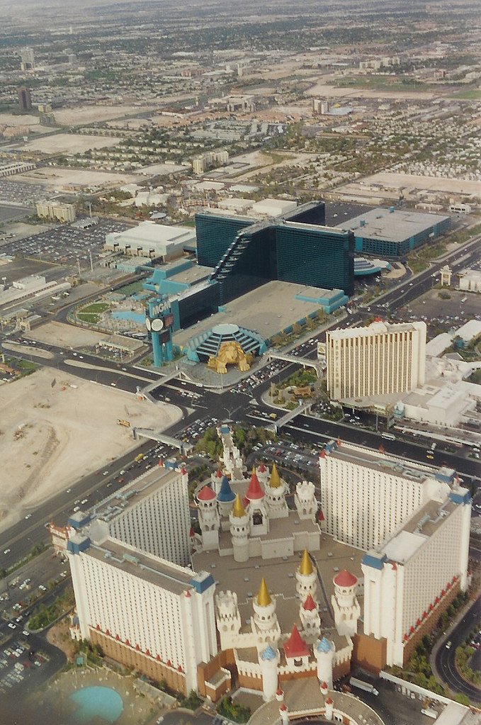 Flying above the corner of Tropicana and #LasVegas Blvd in the early 90's. MGM still with the lion, NYNY #Vegas just starting to clear land.