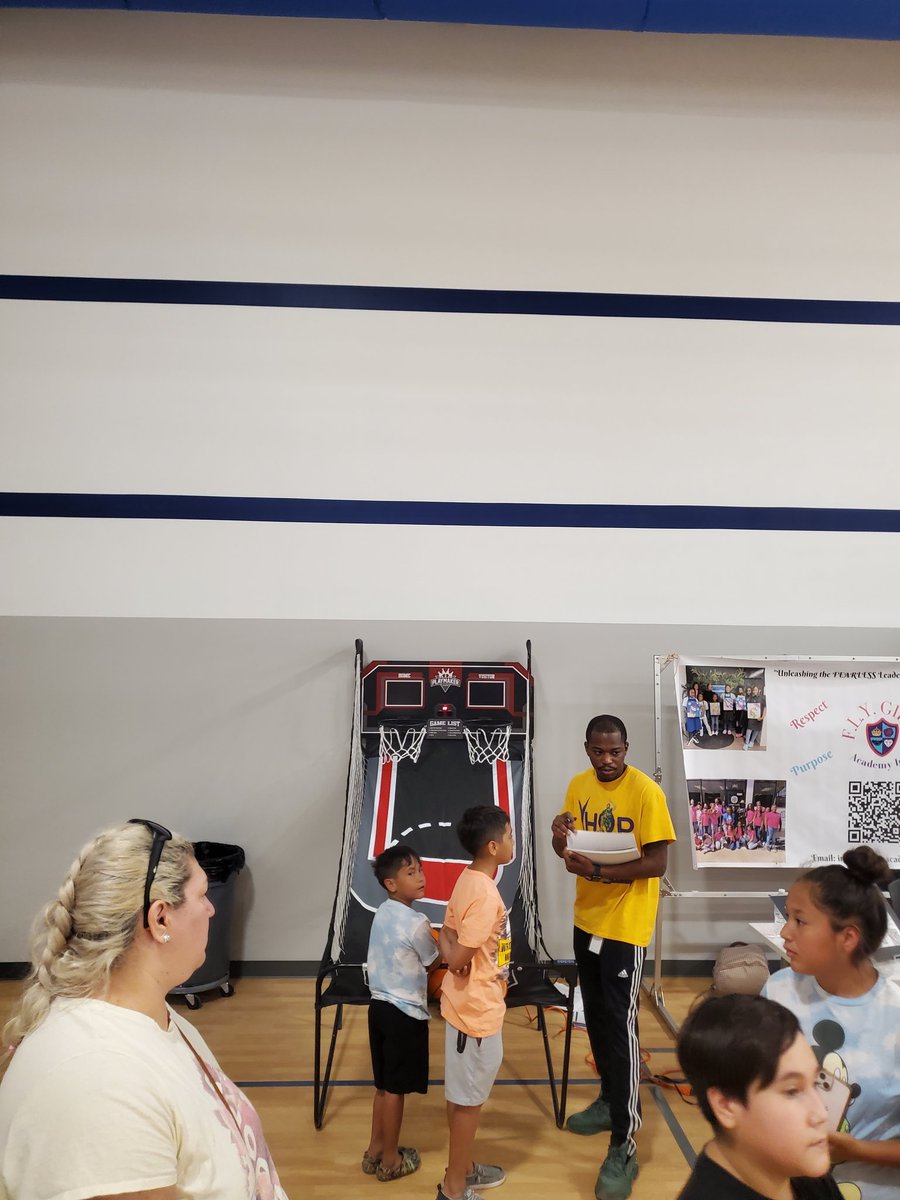 MsAnderson_R's tweet photo. Thank you to @HEB @hEBHelpingHere for their donations to Trinity Basin Preparatory. This helped make our Back to School event a success. #hebhelpinghere https://t.co/sk7iB1Al1h