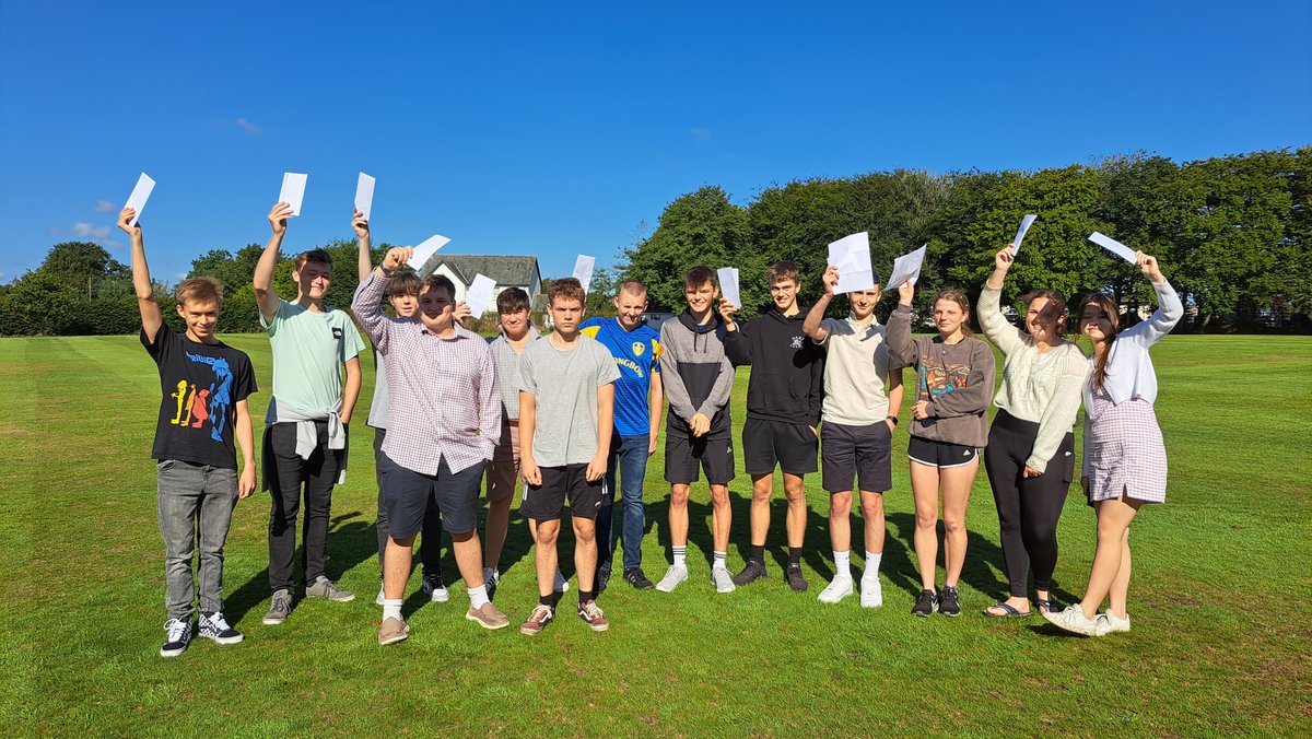 ShebbearCollege's tweet photo. 🎉They did it! 🎉Congratulations to all of our Form 5 pupils on an excellent set of #GCSEresults today! Some incredible individual results &amp; many pupils exceeding their predicted grades. Well done everyone! #gcses2022 #GCSEResultsDay #GCSEResults2022 
https://t.co/ZX99SJlcMe https://t.co/jEubLAdJ4U