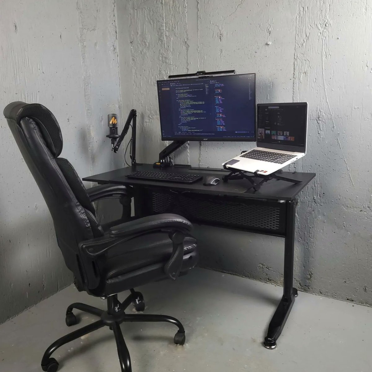 itsleongongola's tweet image. Day 81 - 83 of #100DaysOfCode  

Started the web app, deleted my folder with the code and  all my code was gone😅. Had to code again, mainly left with the Javascript, 

Link to the site will be in my bio when am done.

Code will be public in my github  repositories 

#javscript