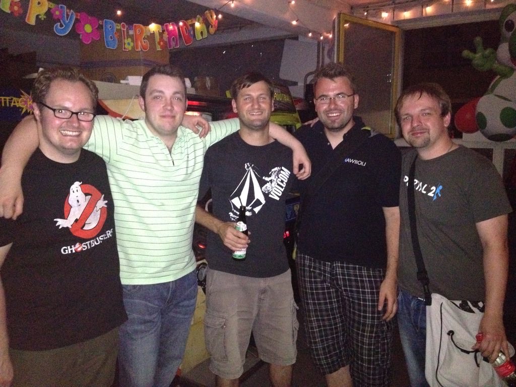 th3italianjob's tweet photo. 2012 feierte @retrogamesev sein 10-jähriges Jubiläumsfest und am kommenden Samstag werden es dann 20 sein! 

Hier ein paar Eindrücke von damals, den Gästen und der alten Location 

(cc @manuspielt @sanifox @Ludonaut @yesnocancel @rawiioli @mega_org) https://t.co/CzlwFiVqmk