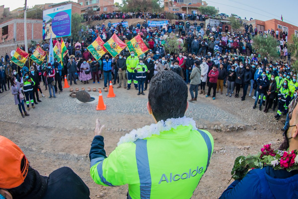 ManfredBolivia's tweet photo. Entregamos la ampliación de la Red de Alcantarillado Sanitario del distrito 8, una importante obra que beneficiará a 7 OTB's de la zona sur de nuestra Llajta. El agua y los servicios básicos son una prioridad que estamos atendiendo desde el primer día de gestión junto a @SemapaBo https://t.co/p5WA3tG1Im