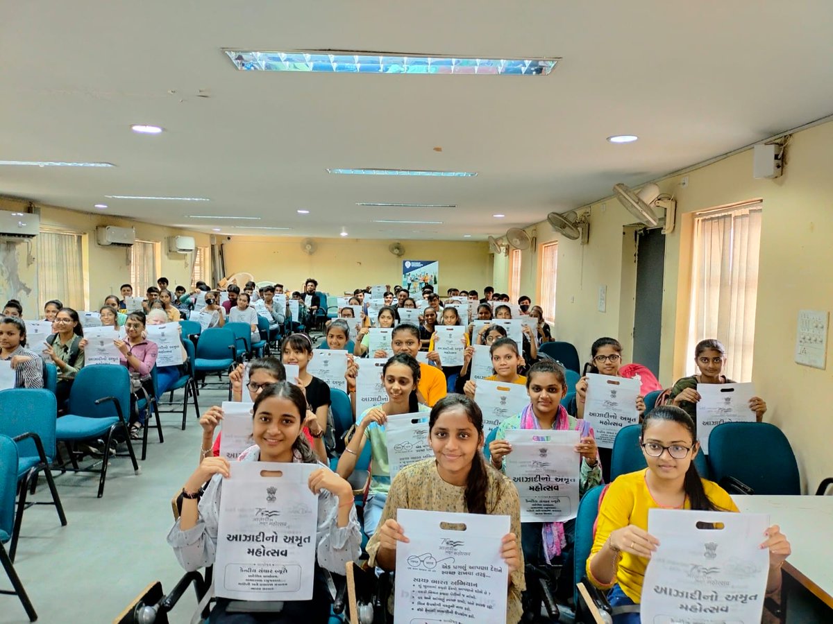 gujuni1949's tweet photo. Drama and No Single used plastic drive at K. S. School of Business Management and Information Technology on the occasion Azadi Ka Amrut mhostav in association with Press Information Bureau, Government of India #AzadiKaAmritMahotsav #saveenvironment #healthylifestyle https://t.co/L5HZdNbzTl