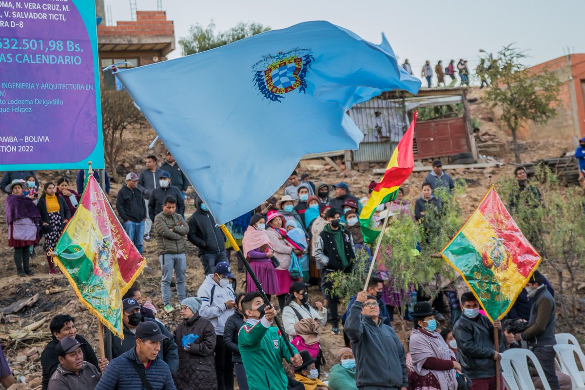 ManfredBolivia's tweet photo. Entregamos la ampliación de la Red de Alcantarillado Sanitario del distrito 8, una importante obra que beneficiará a 7 OTB's de la zona sur de nuestra Llajta. El agua y los servicios básicos son una prioridad que estamos atendiendo desde el primer día de gestión junto a @SemapaBo https://t.co/p5WA3tG1Im