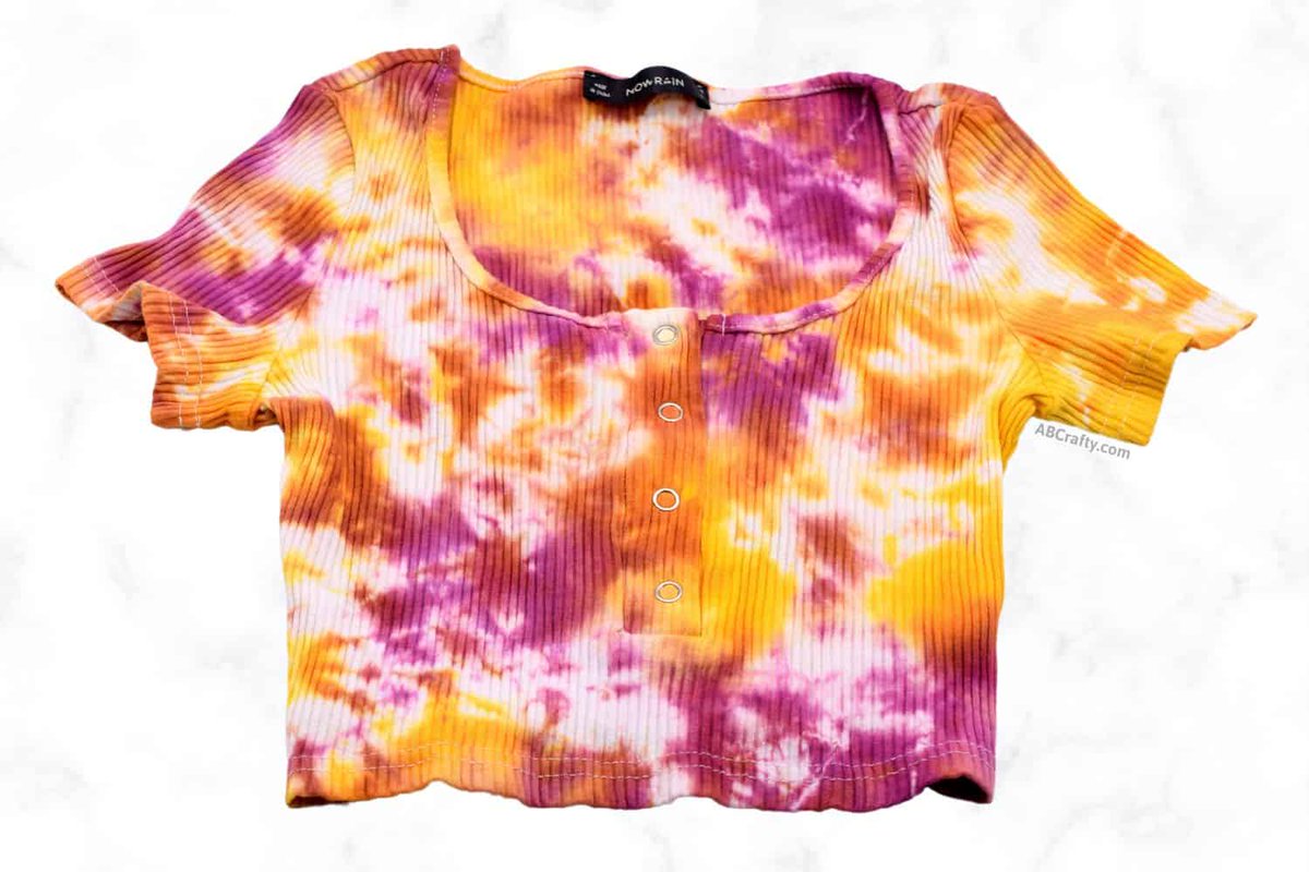 Love how the colors came out on this tie dye crop top!
Make your own: abcrafty.com/tie-dye-crop-t…

#tiedye #croptop #tiedyeclothes #tiedyelove #diy #homemade