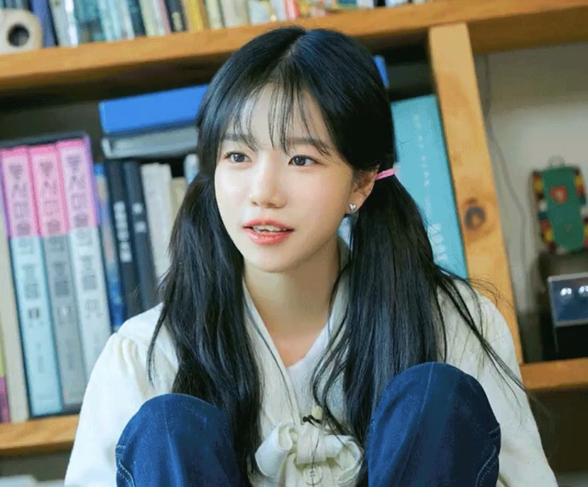 picsjoyuri's tweet photo. #조유리 #JOYURI https://t.co/EVcYe9nnj4
