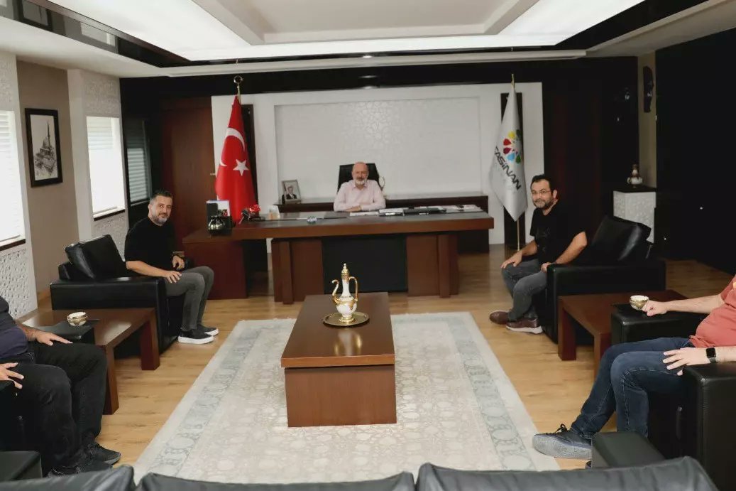 📸 Şehid Üsteğmen Ümit Bekem İlkokulu Md. Nihan Altınok ve Öğretmenleri
📸 Ticaret İl Müdür Vekili Gazi Dinçaslan
📸 Türkiye Spor Federasyonu Kayseri İl Temsilcisi Dursun Balkaya
📸 Kayseri Kamu Müteahhitleri Derneği