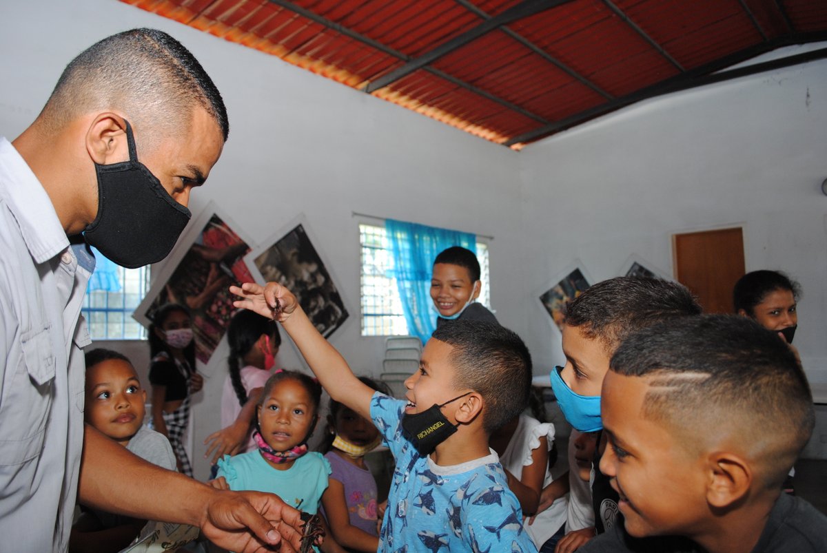 FundaciteYara's tweet photo. Este 24/08, niños y niñas del Plan Vacacional “Aventuras en Vacaciones” de la comunidad “San Javier” del mcpio. San Felipe, recibieron el taller de Semillas, Extracción de Semilla y Abono Orgánico (Lombricultivo) impartido por la dirección de redes de @FundaciteYara #PoderInnovar https://t.co/sPz5MdOgVA