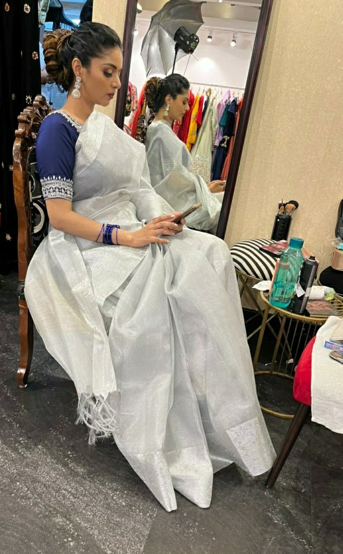 ungalsanam's tweet photo. Lights. Camera &amp; 📸

#shootmode #BTS #betweenshots @Nazia_SyedNs @rahuldev1177 #promakeup #bridalstudio https://t.co/38VPrC7N5m