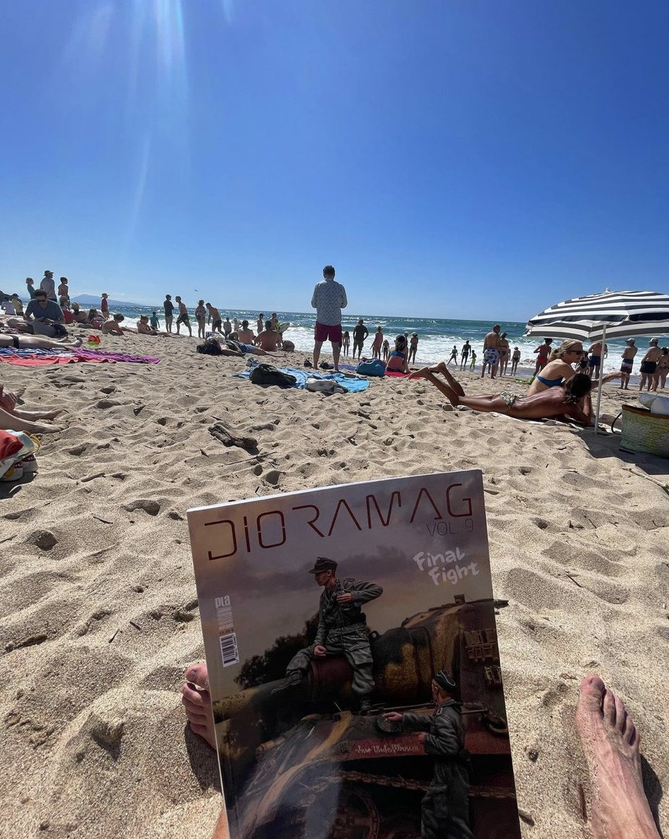 and_grechkin's tweet photo. My favorite kind of beach models: https://t.co/UvWt7oI7Aw