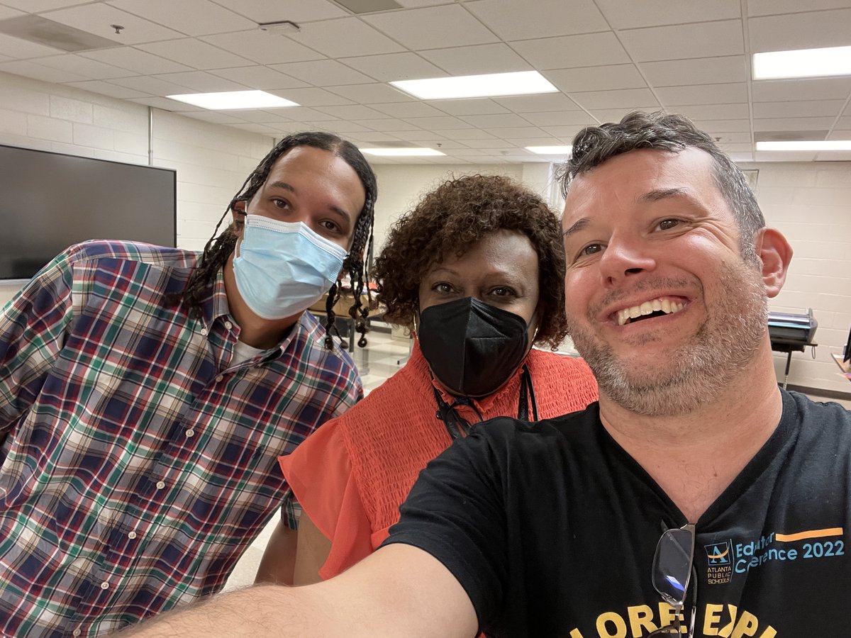 JimTalksTech's tweet photo. #3dPrintng was the name of the game @APS_HLHANBA this week! Working with @apsitjan is always a pleasure and @HLHANBAMediaCtr is eager to get their #makerspace up and running! @APSInstructTech @apsitnatasha @ahrosser https://t.co/nbE7N29bG6