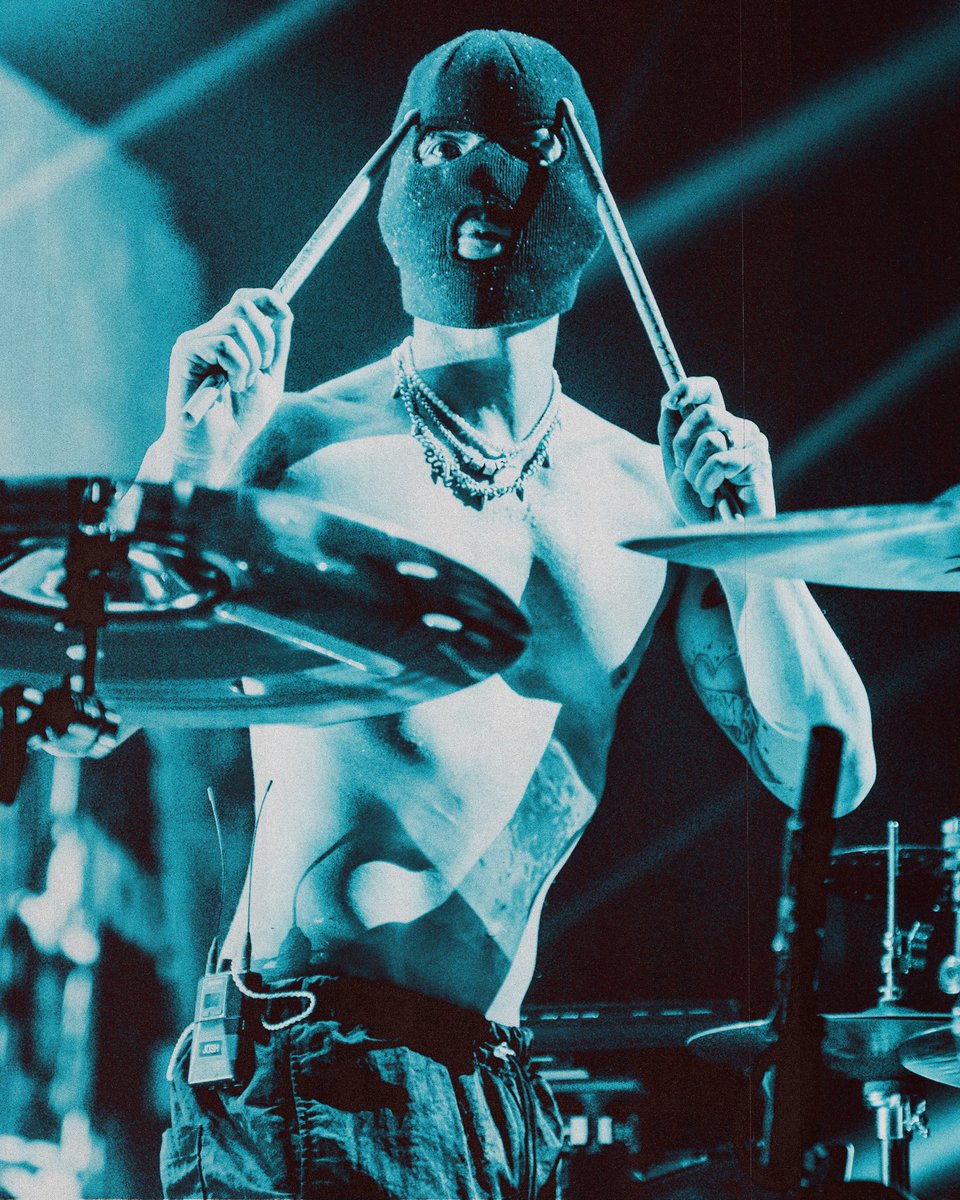twentyonepilots's tweet photo. it’s cold up here https://t.co/bmNrMX7DAj