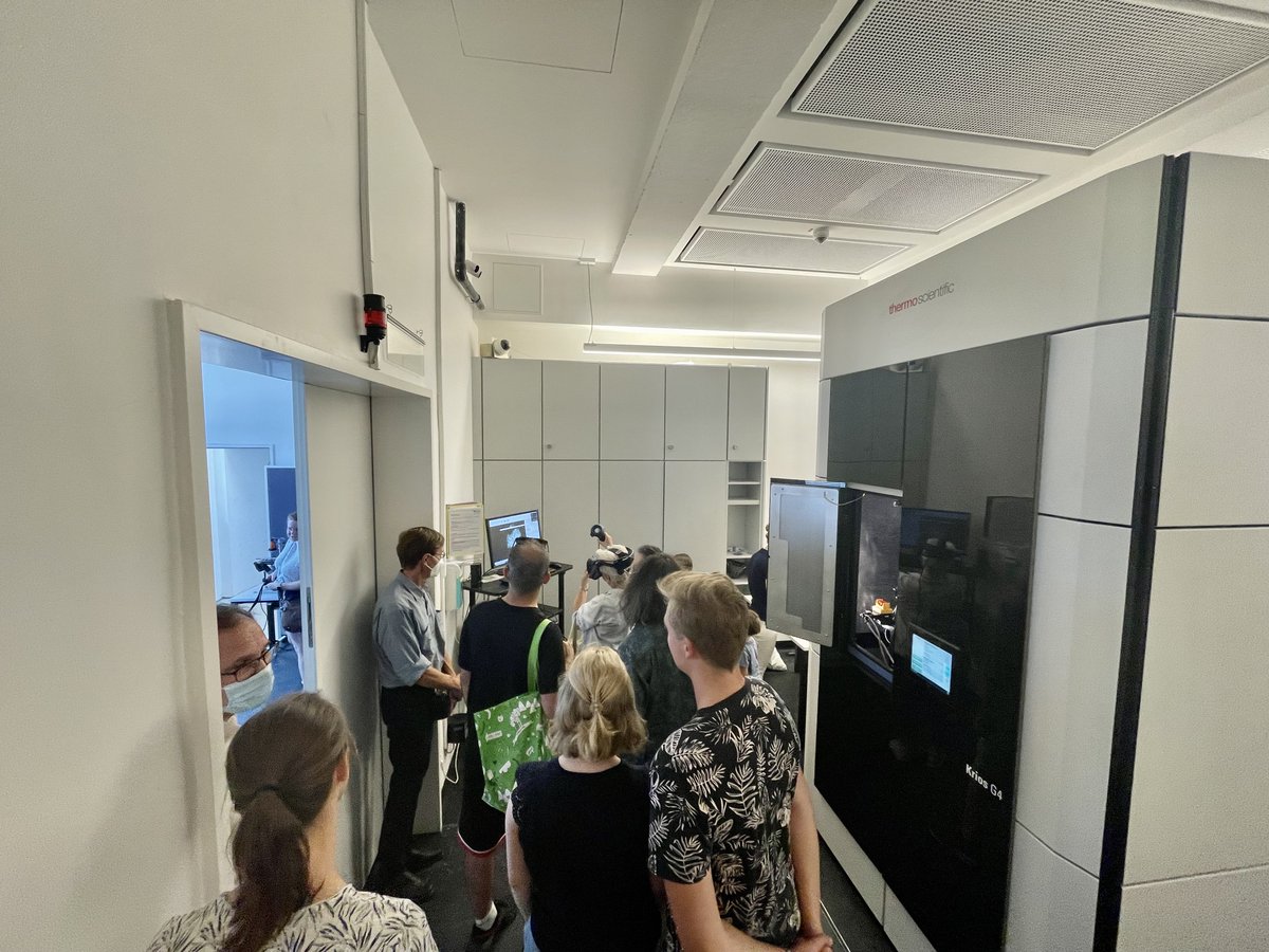 SachseGroup's tweet photo. Some impressions from our open day #TagDerNeugier @fz_juelich Many lovely discussions, as you can tell by the in-frame motion measured in our Krios #CryoEM data acquisition https://t.co/FCYKpcXzA3