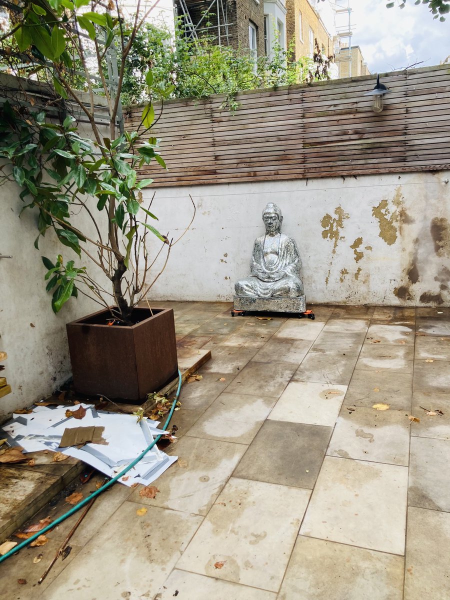 MelanieBlakeUK's tweet photo. Not done a #Renovation update in a while as I want the inside to be a surprise (& it’s going in a mag so I can’t really post all the pics b4) but it’s (finally) going so well I can start on the outside …. Buddha will be pleased to be in less shabby surroundings… #ChelseaLife https://t.co/6TxCnc10FK