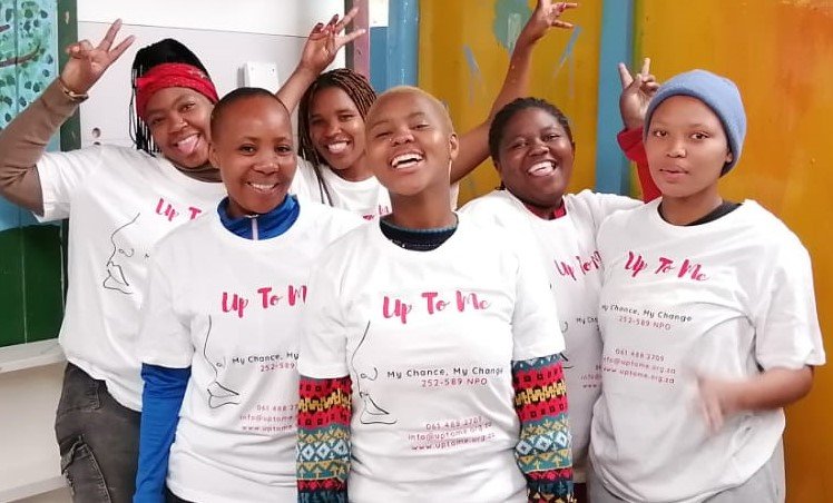 UpToMeSA's tweet image. The pleasure of accomplishment, aren't these women absolutely beaming?!!! Well done young ladies..you truly are our future..😍
#library #mychancemychange #uptome #TogetherWeCan