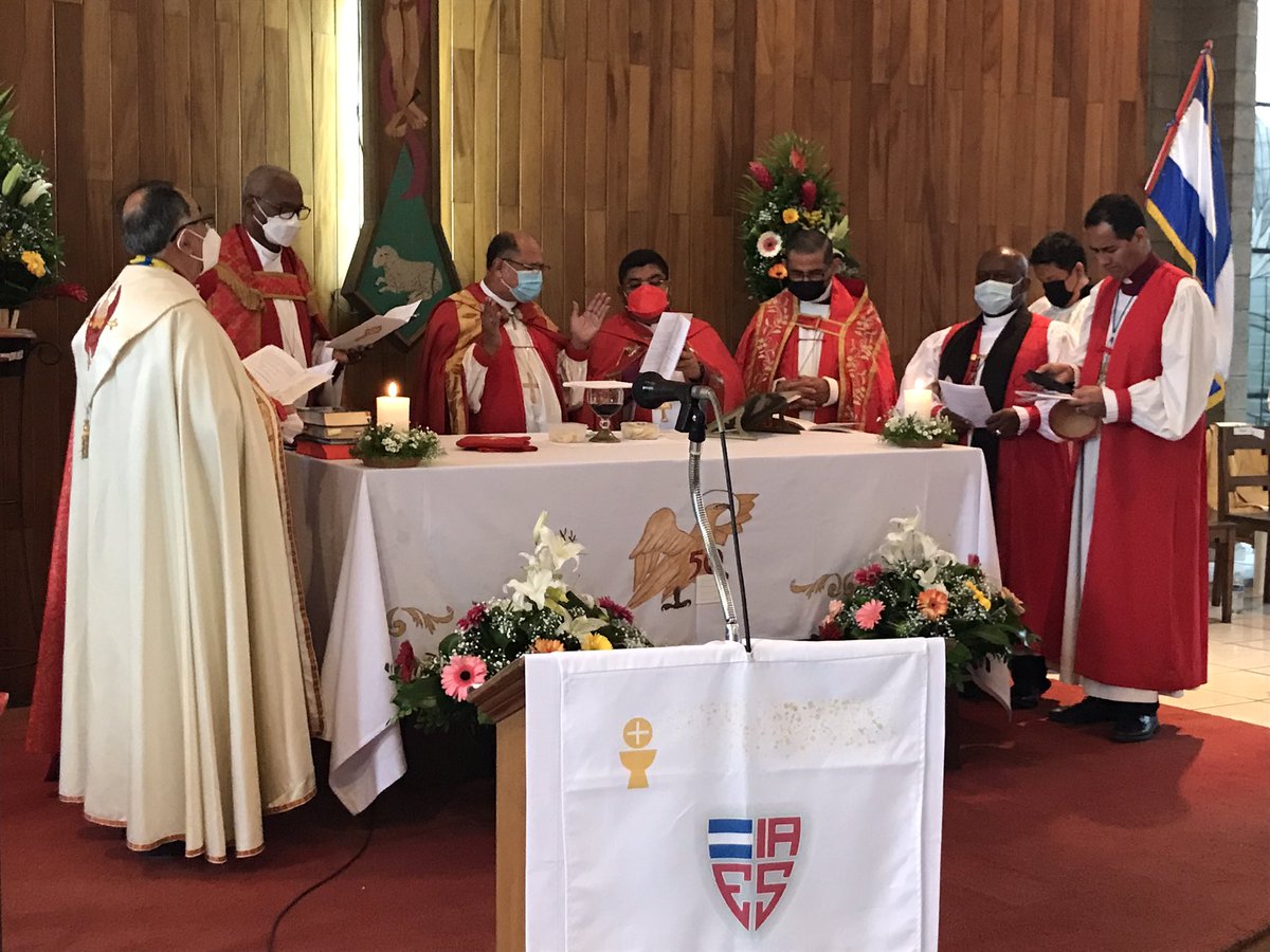 DavidLelliottUK's tweet photo. Un placer y privilegio presenciar la instalación del Obispo @IgleAnglicanaES #IAES como Primado de la Región Centroamericana en San Salvador ayer.
Felicidades a el y toda la familia #IARCA y éxito en su trabajo tan importante. https://t.co/ThVrbh2nBV