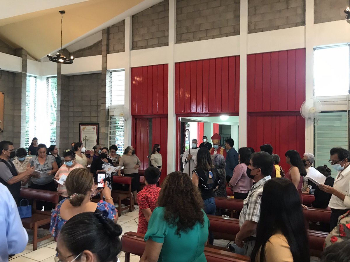 DavidLelliottUK's tweet photo. Un placer y privilegio presenciar la instalación del Obispo @IgleAnglicanaES #IAES como Primado de la Región Centroamericana en San Salvador ayer.
Felicidades a el y toda la familia #IARCA y éxito en su trabajo tan importante. https://t.co/ThVrbh2nBV