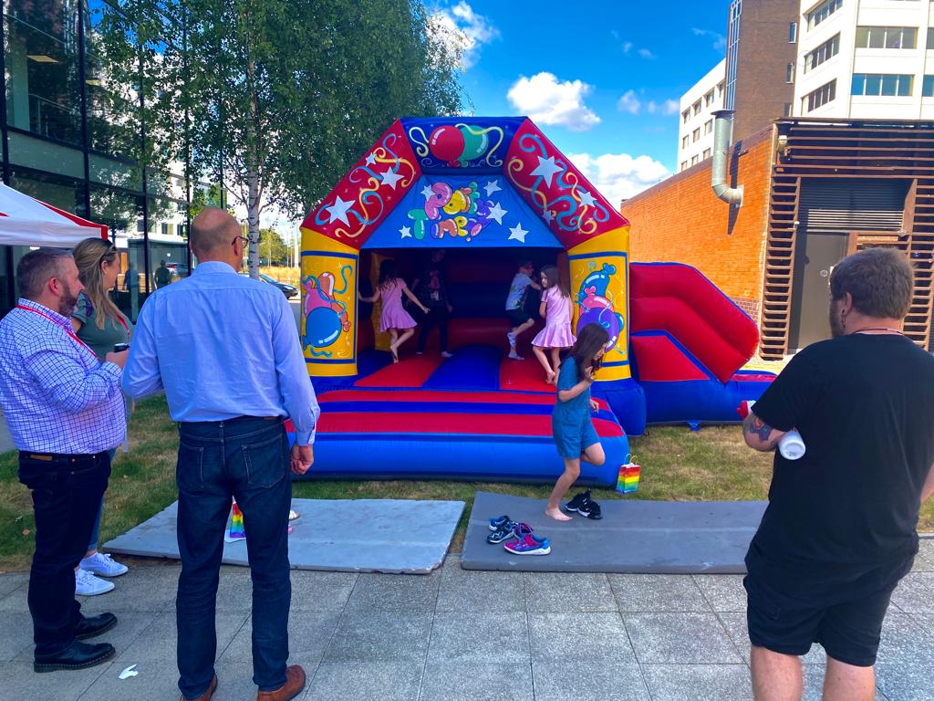 Rackspace_EMEA's tweet photo. Yesterday #Rackers were encouraged to bring their families to our London office for the very first #RackFam Charity Family Fun Day!🤩 
The event was a huge success, raising £650 which will be evenly split between a number of Racker nominated causes💝 #BackAtTheRack #RackGivesBack https://t.co/OuA3SQU14R