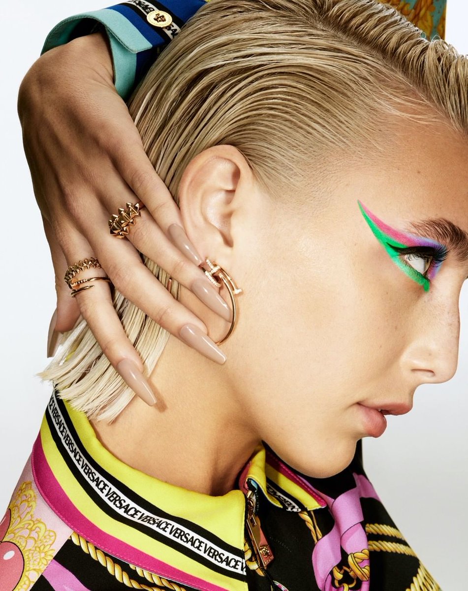 @emmachamberlain wears #VersacePreFall22 for <a href="/vmagazine/">V Magazine</a>.

#VersaceEditorials 

Photography: @sebastianmader
Styling: @annatrevelyan