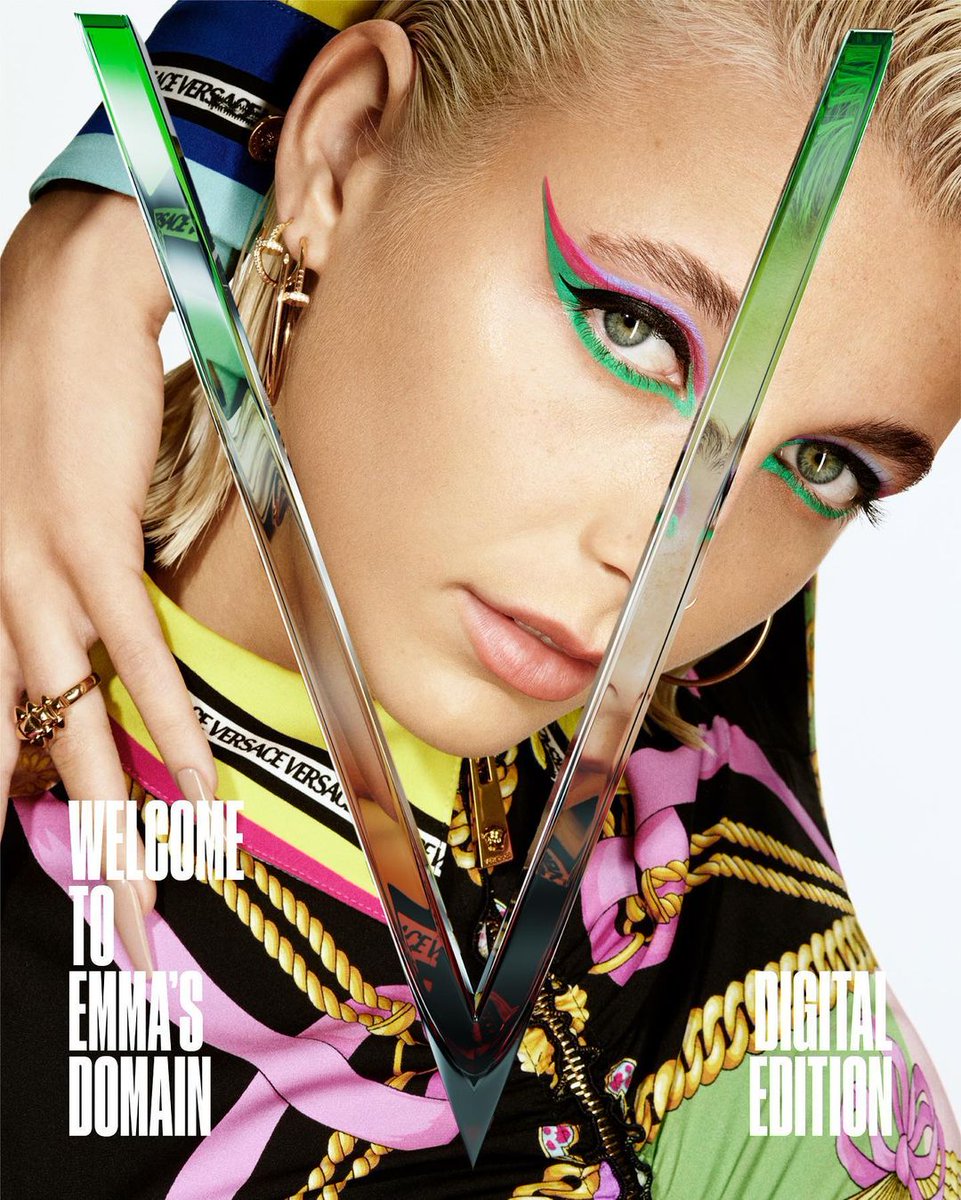 Versace's tweet photo. @emmachamberlain wears #VersacePreFall22 for @vmagazine.
#VersaceEditorials
Photography: @sebastianmader
Styling: @annatrevelyan https://t.co/yv1lZn1fQS