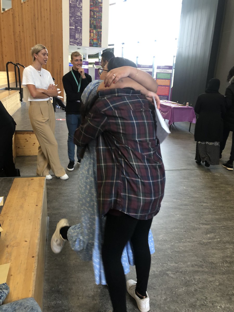 DataToan's tweet image. That moment you realise the hard work paid off 💪🏽 🧠 #teamTOAN #resultsday2022