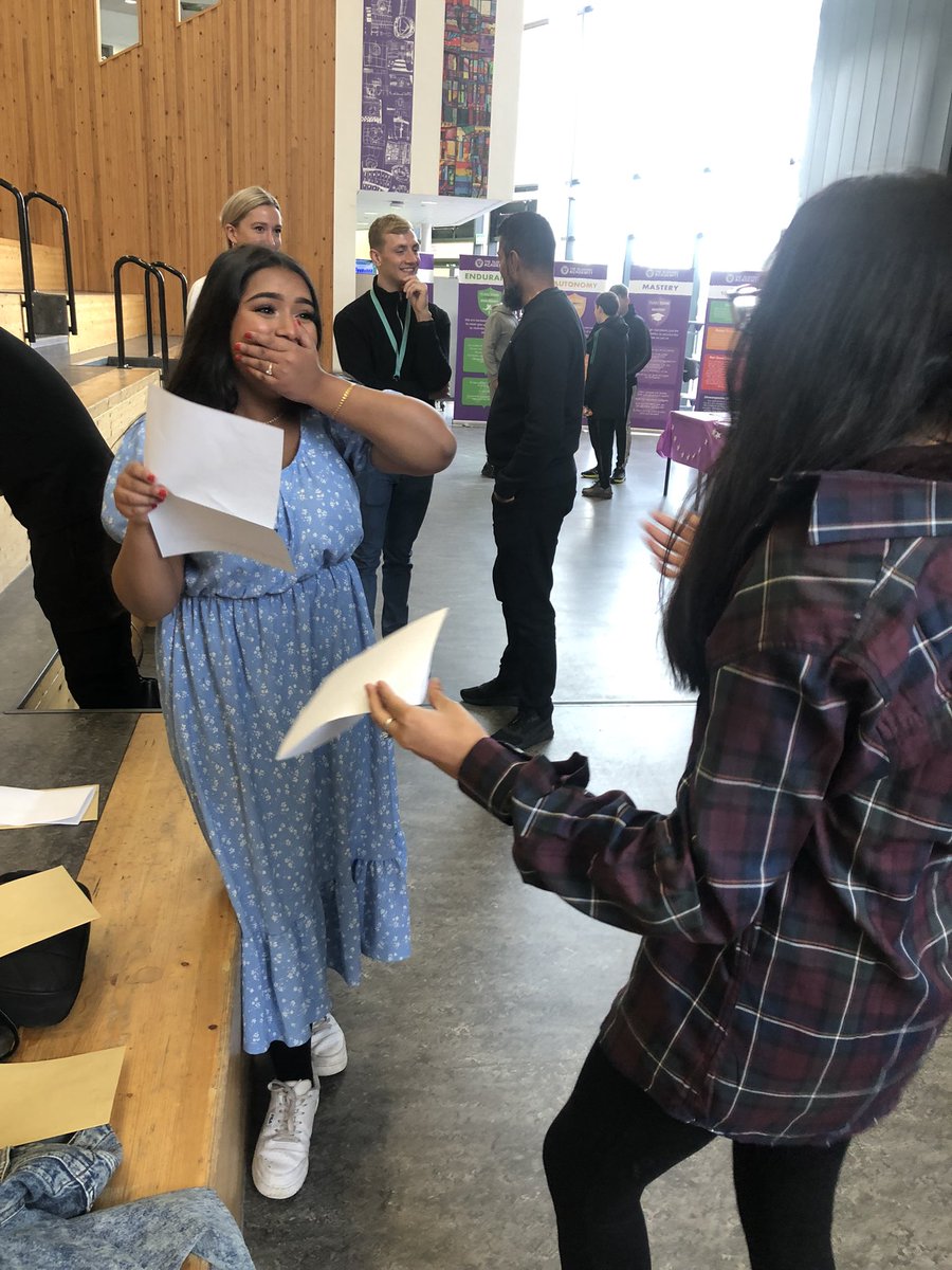 DataToan's tweet image. That moment you realise the hard work paid off 💪🏽 🧠 #teamTOAN #resultsday2022