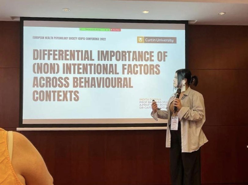 inditaetc's tweet photo. What an experience to present meta-analysis findings on temporal self-regulation theory at #EHPS2022 🎉 Shout out to @MullanBarbara @me_boyo @caitlinliddelow for your support in this project https://t.co/ORdwqmFzHh