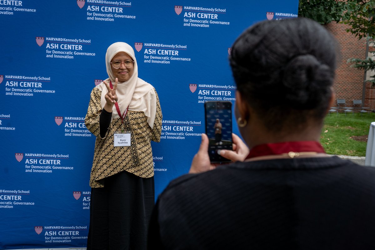HarvardAsh's tweet photo. ✨ Yesterday, we welcomed the newest cohort of Ash Center Fellows to @Kennedy_School! 

This community includes doctoral and post-doctoral fellows, visiting faculty and researchers, and practitioners from around the globe—all with a shared mission of advancing good governance. https://t.co/OidN7DICks