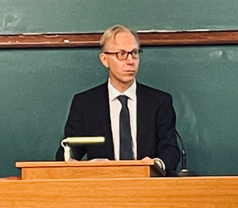 SYSry's tweet photo. SYS ry on ajankohtaisempi kuin koskaan, toteaa Kai Kokko @HelsinkiLaw'n ja @HELSINKISUS'n juhlatervehdyksessä. Seuran on Kain mukaan oltava seuraavan 40-vuoden aikana valmis vastaamaan ympäristöhaasteisiin ja pohtimaan alan tulevaisuutta mm. ekologisen oikeuden kannalta. #SYS40 https://t.co/pth3kbixQk