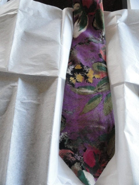 zetsvintage's tweet photo. Excited to share the latest addition to my #etsy shop: Vintage Men’s Terenzi Floral Tie 100% Rayon Imported Fabric 3″ x 55″ USA NWOT Purples https://t.co/2g6BkWrH4V #purple #pink #bohohippie #vintage #menstie #1980s #madeinusa #excellentcondition #designertie https://t.co/c2jHWUgQps