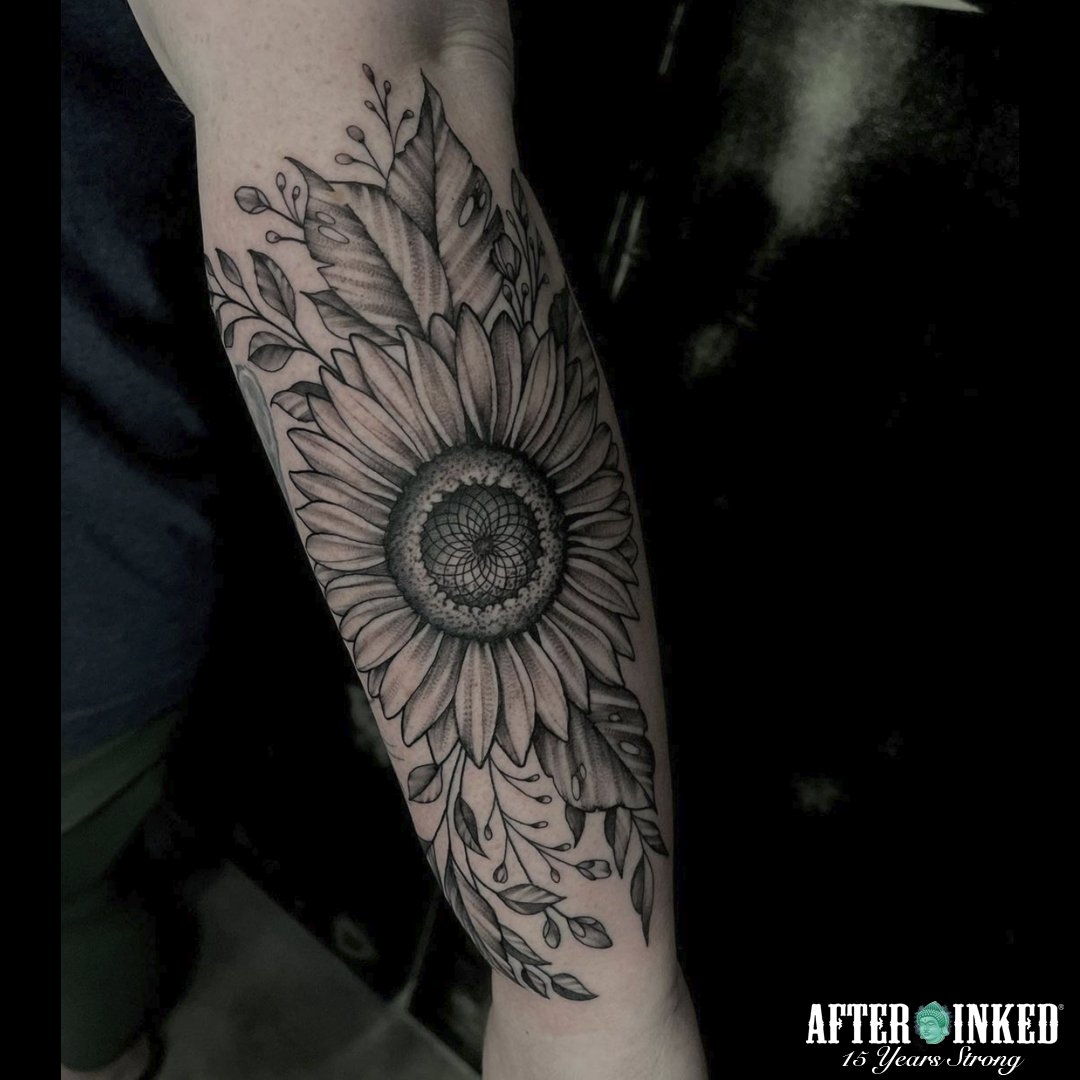 AfterInked's tweet photo. Love unconditionally with all your heart. #Thursdate #ThoughtfulThursday #ThursdayThoughts #TGIT #afterinked #proudusers #formulatedforperfection #afterinkedeveryday #tattooaftercare #vegan #flowers #flowerstattoo #floraltattoo #botanicaltattoo #mkltattoos #hhnashville https://t.co/FGgJTszQGA