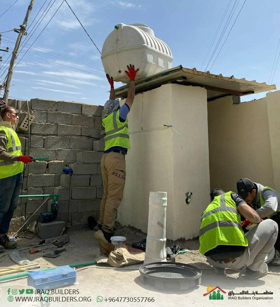 IraqBuilders's tweet photo. في #الناصرية، كانت عائلة احد شهداء مجزرة العظيم تسكن في بيت متهالك وآيل الى السقوط. العائلة متكونة من ام واطفالها الخمسة واكبرهم يبلغ من العمر ١٥ عامأ. بفضل تبرعاتكم قمنا بترميم البيت وتأسيس الكهربائيات والصحيات.
والآن تسكن العائلة في بيت آمن 🏠💕 https://t.co/EBKLHXM0yf