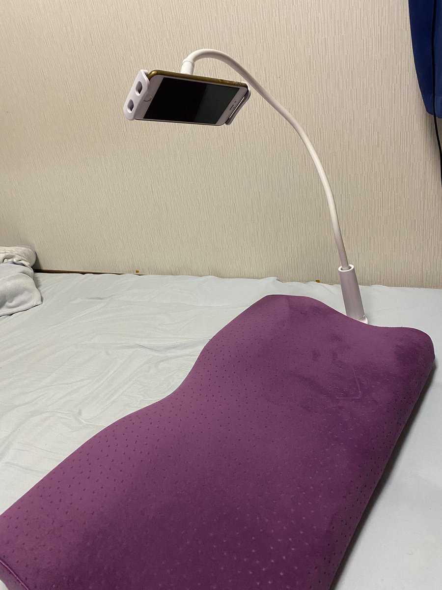 wakayasu1985's tweet photo. Yogibo以上に人をダメにする枕の研究。
#こんな自由研究は嫌だ https://t.co/1hMRKTMzOk