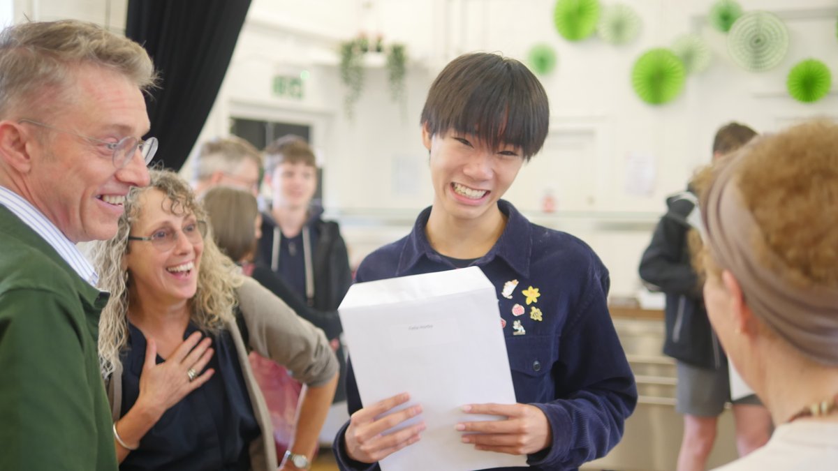 doverbroecks's tweet photo. Congratulations to our #GCSE and #IGCSE students on their amazing results today! 🎉 d’Overbroeck’s Years 7-11 students achieved excellent GCSE results, with 15% of all entries being awarded grade 9s, 38% achieving grades 9-8, and 63% being awarded grades 9-7.
@NAEducation https://t.co/RdXO25CKmG