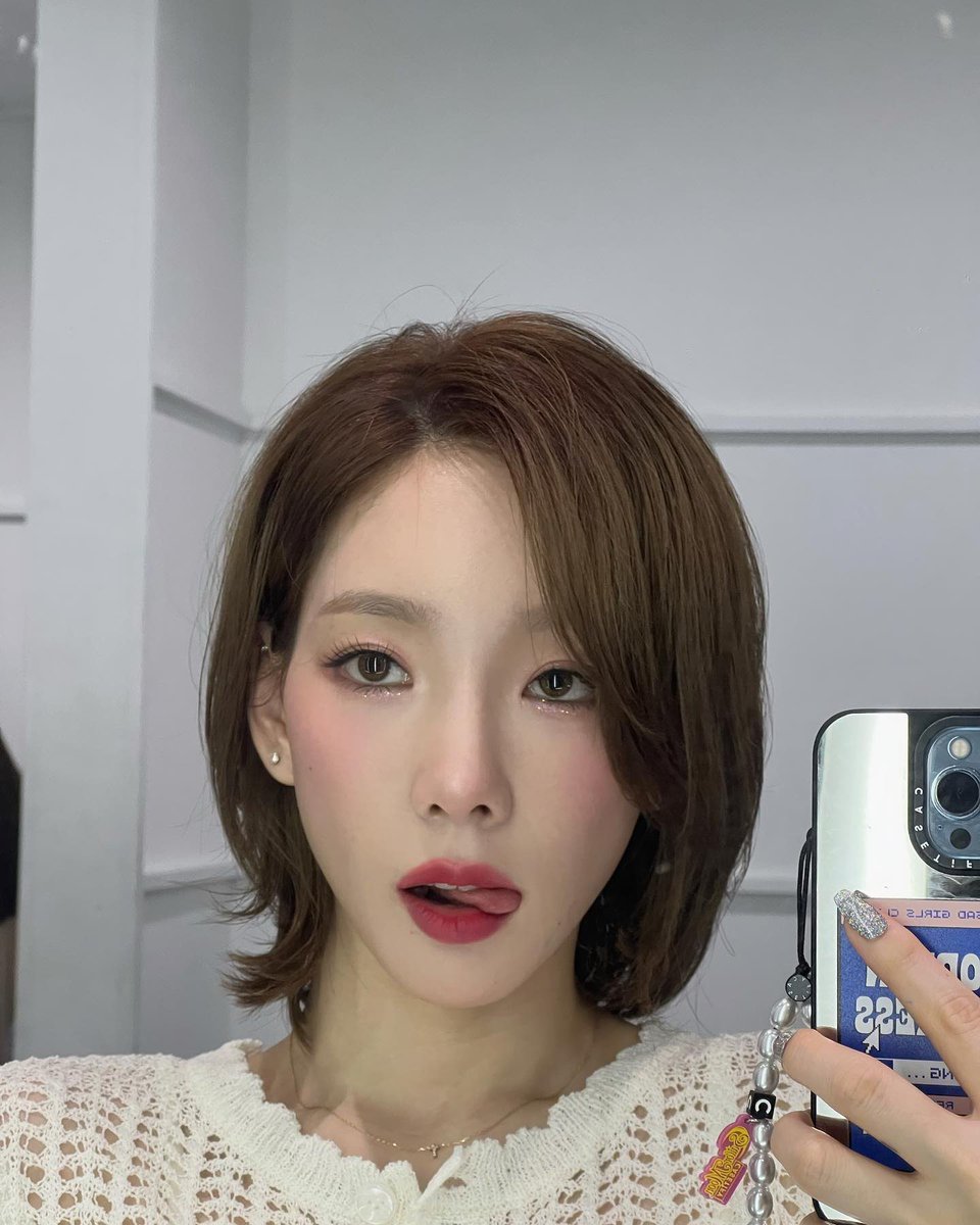 309xoxo's tweet photo. 요즘.. 태연이라는 여자가 심각하게 잘생겼어요 히발 https://t.co/VDVtJYaBpg