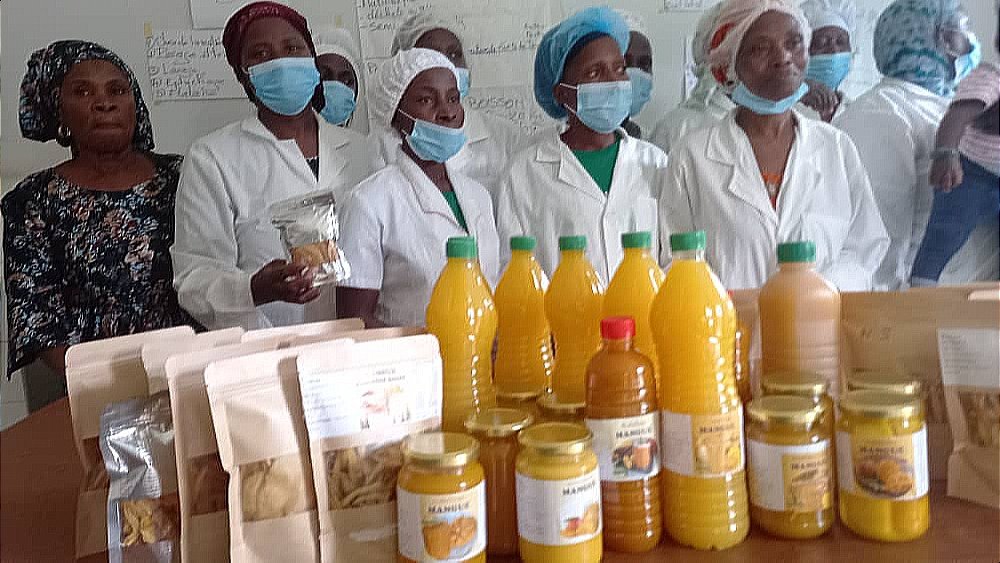 ong3D's tweet photo. NYASSIA- FILIERES MANGUE ET ANACARDE : l'ONG 3D, en partenariat avec @AndaluciaJunta à travers la @FMusol, forme des acteurs sur les techniques de transformation.
#ONG3D #agriculture #mangue #anacarde #femmes #alimentation #autonomisation #formation #Ziguinchor https://t.co/aga5x6kMWR