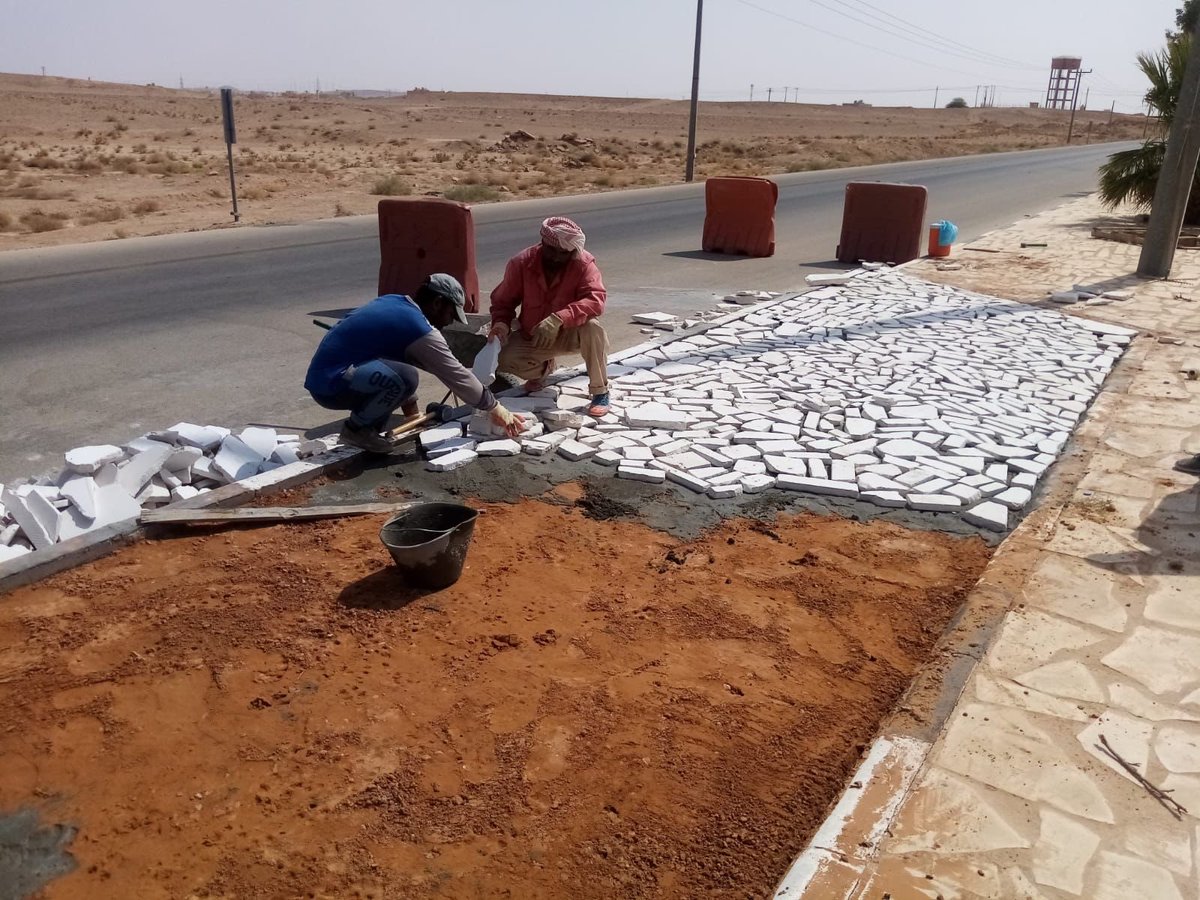 BladetAlhotah's tweet photo. #بلدية_حوطة_سدير تُجمّل الجُزر بمركز #عشيرة_سدير . https://t.co/jnwMPilFy8