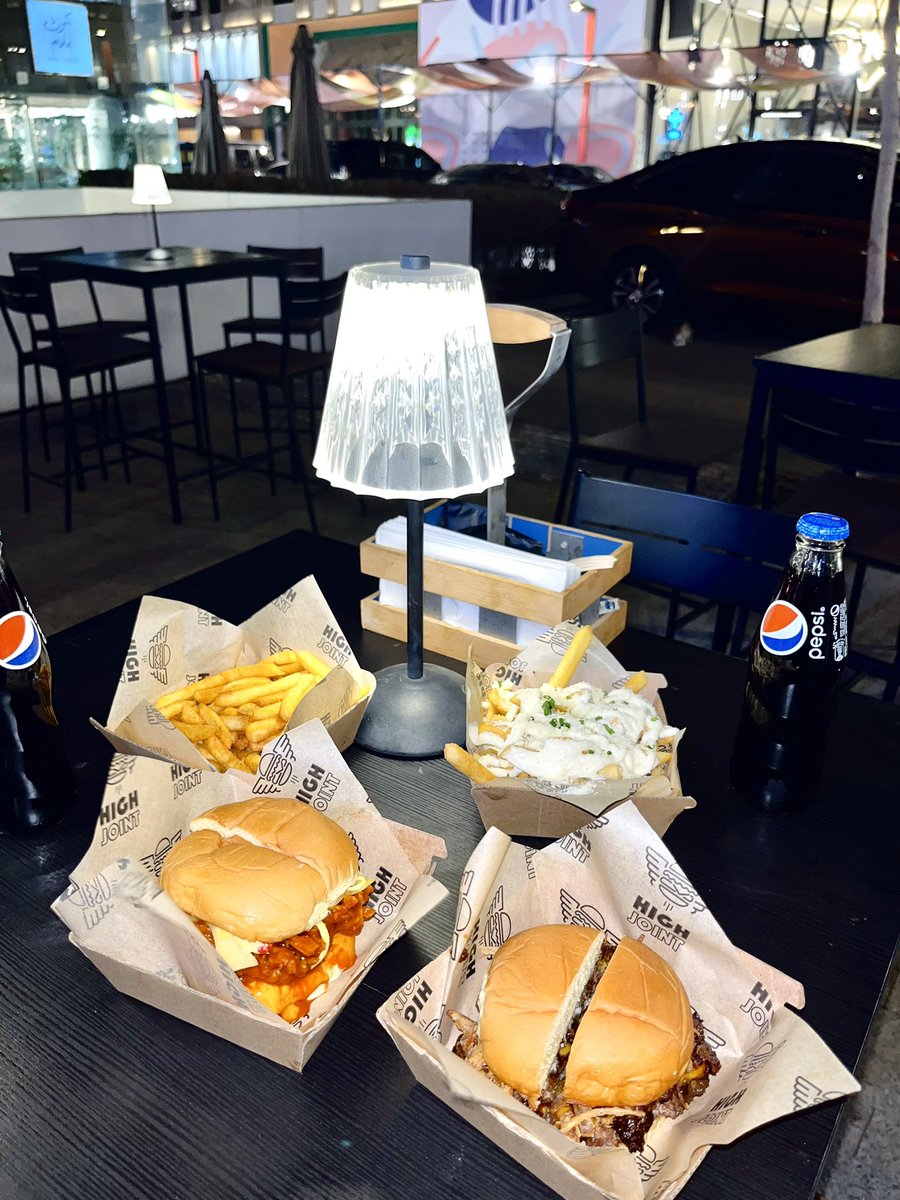 R E E M ☕️🍴 tweet media