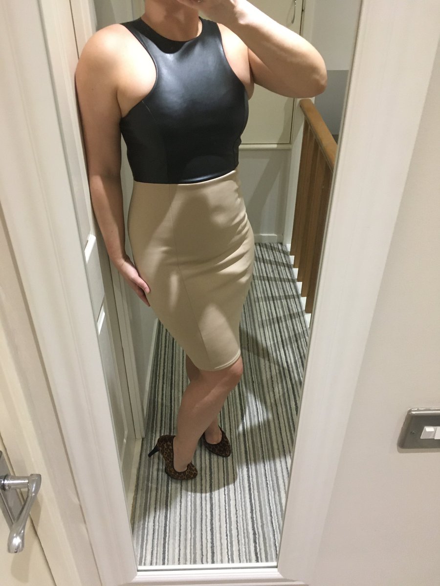 Amy ONLYFANS 😋 on Twitter "Sneak peek at todays office outfit. I’ve