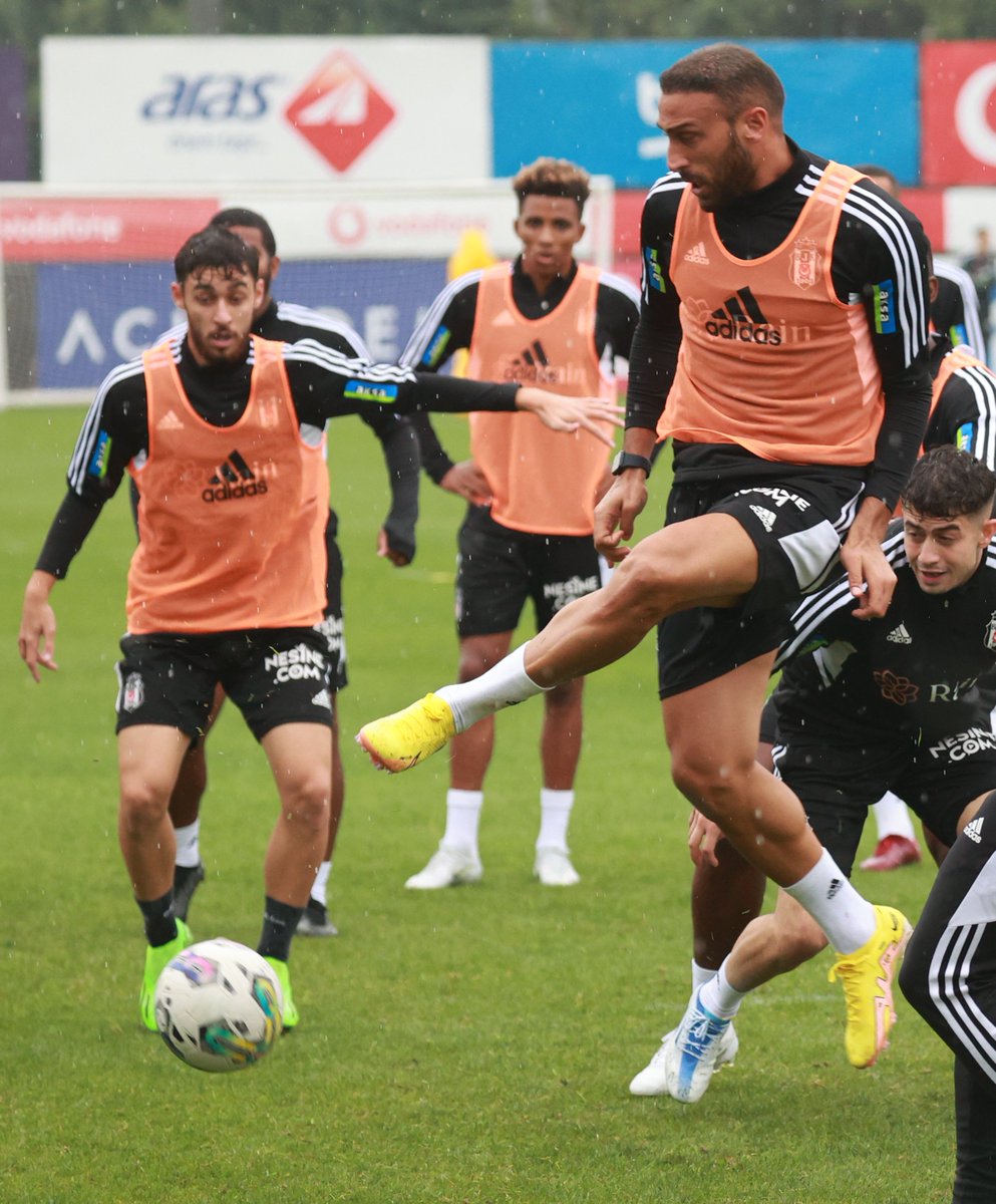 Besiktas's tweet photo. Beşiktaşımız, Demir Grup Sivasspor maçı hazırlıklarına bugün yaptığı antrenmanla devam etti. 🦅

#BJK https://t.co/LATfz06gbz
