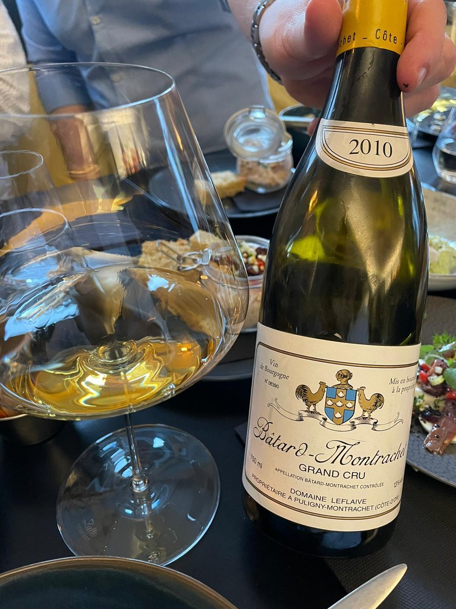 Wow - the Leflaive Batard-Montrachet performed excellent. A bit worried about that one, but perfect condition and still lot's of life 👌

#Burgundy #WhiteBurgundy #Leflaive #BatardMontrachet #Rarewine