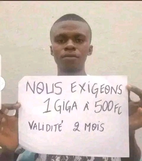 coeurdafriqueM's tweet photo. 🔴#RDC: Un ami agent @Vodacomcongo m'a dit ce matin : Vs avez parlé et on à compris
Ns avons agit.
#1Gb à #1000fc valide tte la journée :*1141*50#,ns l'avons fait comme exiger par les consommateurs lésés.
@central_sage @leParrainRDC @LitsaniChoukran @kakese_leon @beton_junior https://t.co/v4skC1zbku