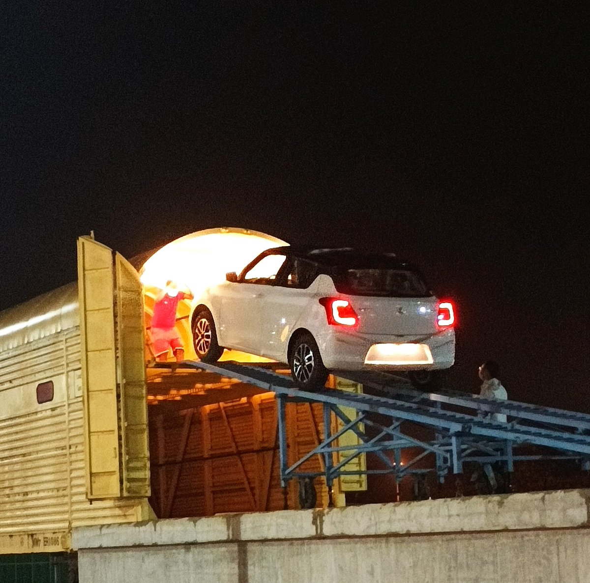 DoralehS's tweet photo. The Railway terminal of DMP has started operating vehicles transportation via special wagons to Ethiopia.
@DoralehS @djama_darar https://t.co/oVCaNWwAkn