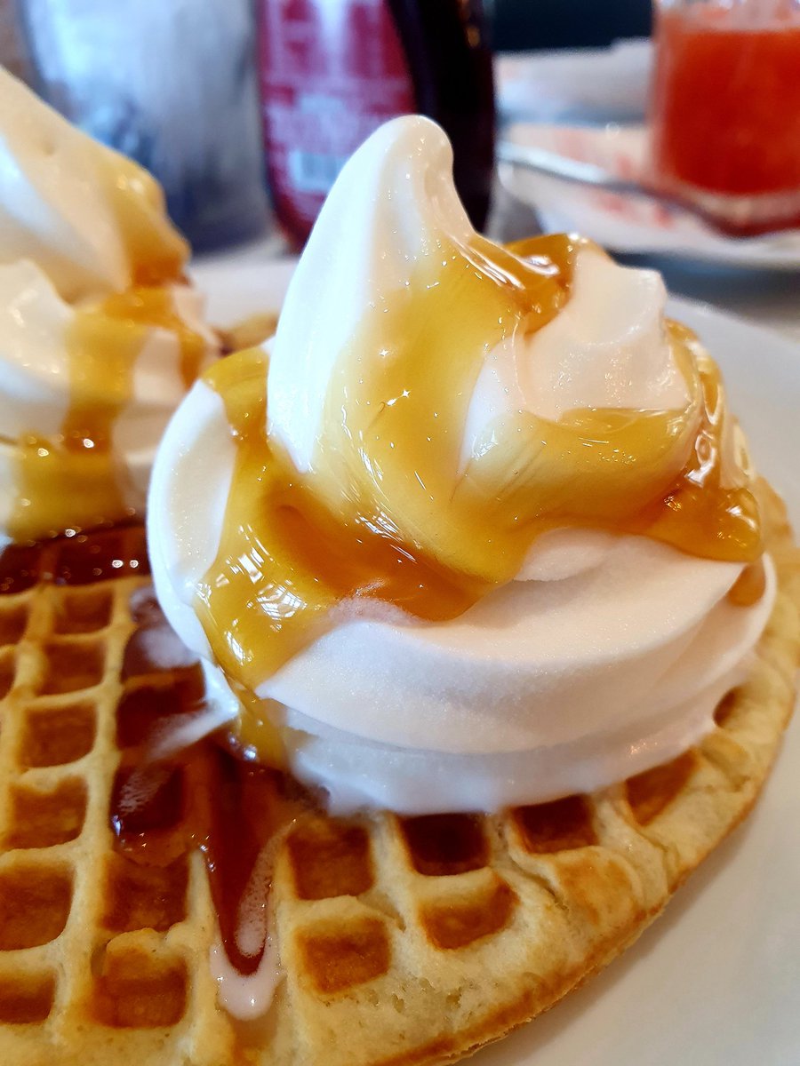 mamma_fun's tweet image. Yesterday was #waffleday

Nothing better than a @wimpy_sa  waffle with ice cream 

#samomblogger #foodblogger