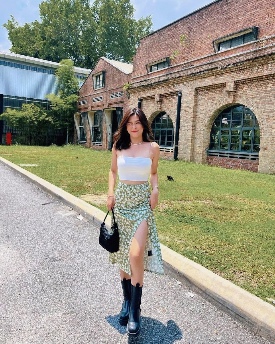 lovito_official's tweet photo. Let this gorgeous floral skirt on celesteelim speak for itself.🌼🌿 Have a nice day!

💎IG：celesteelim
🔎 L08213
🛒Shop now>>https://t.co/BQbomoASf2
👉Use 13% extra code: LOVITWEET

#Lovito #midiskirt #summeroutfit #floralskirt https://t.co/bOtU4TKJx4